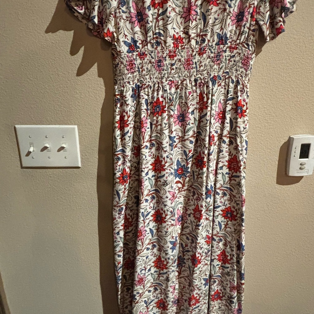 LOFT Floral Flutter Sleeve V-Neck Midi Pocket Dress - Picture 11 of 12